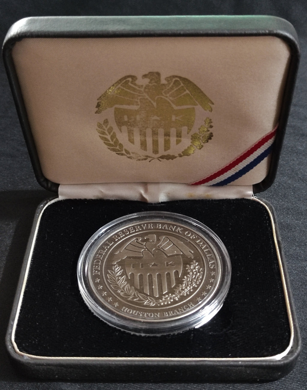 Medalla Conmemorativa Federal Reserve Bank of Dallas Houston Branch 2005 Estuche Original